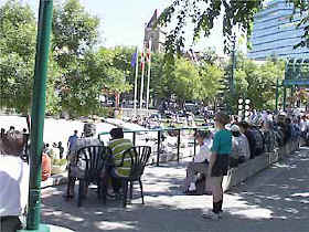 соревнования проходят в специальном огромном Стампид-Парке Calgary Stampede ковбои парад концерт автомобили